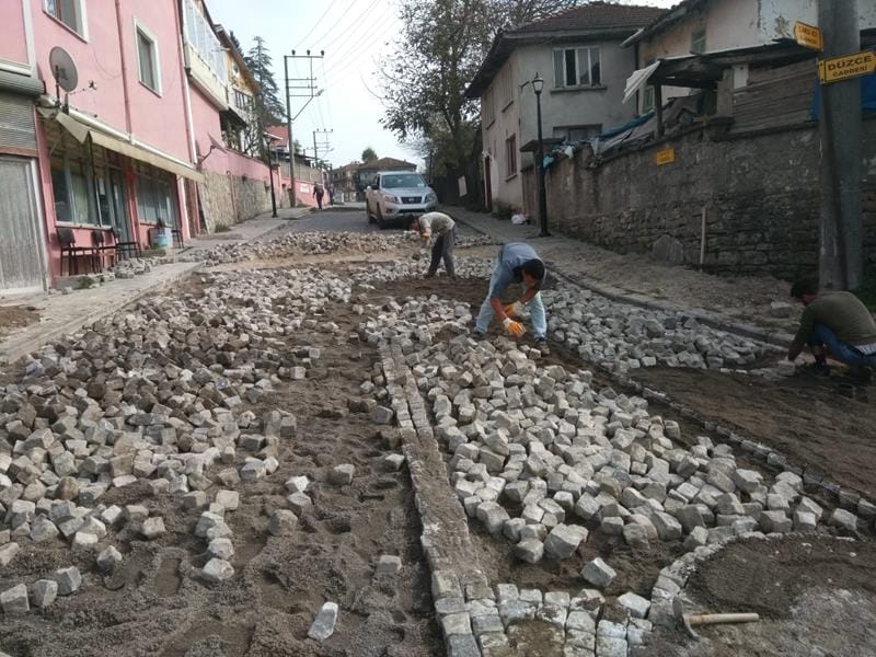KONURALPTE TAŞLAR YENİLENİYOR