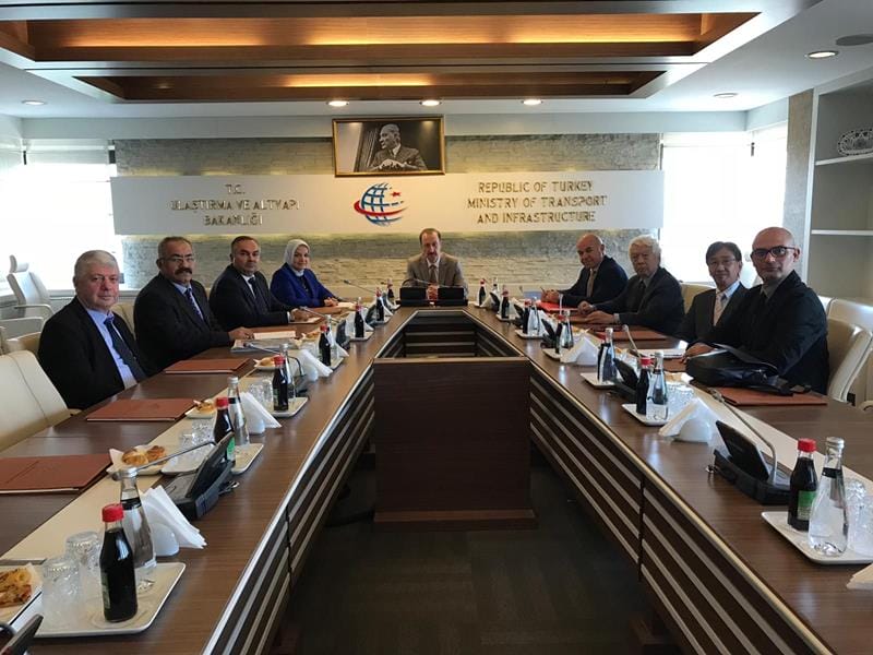 YÜKSEK HIZLI TREN İÇİN BAKANLIĞA GİTTİLER