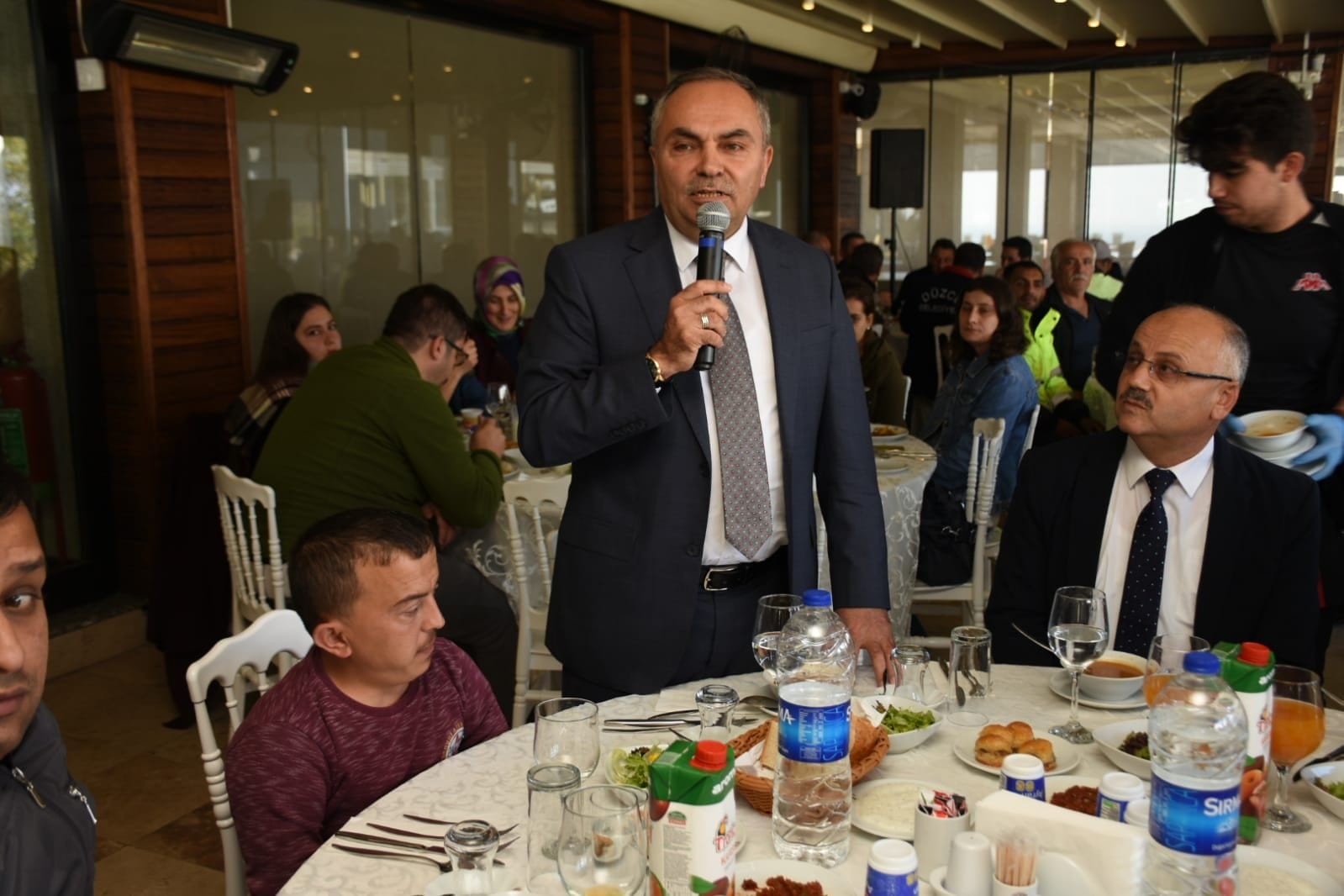 BAŞKAN AY TEMİZLİK PERSONELİ İLE YEMEKTE BULUŞTU