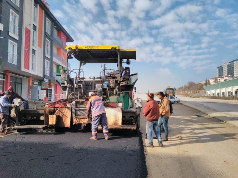ÜNİVERSİTE ÇEVRESİNDE ASFALT ÇALIŞMALARI