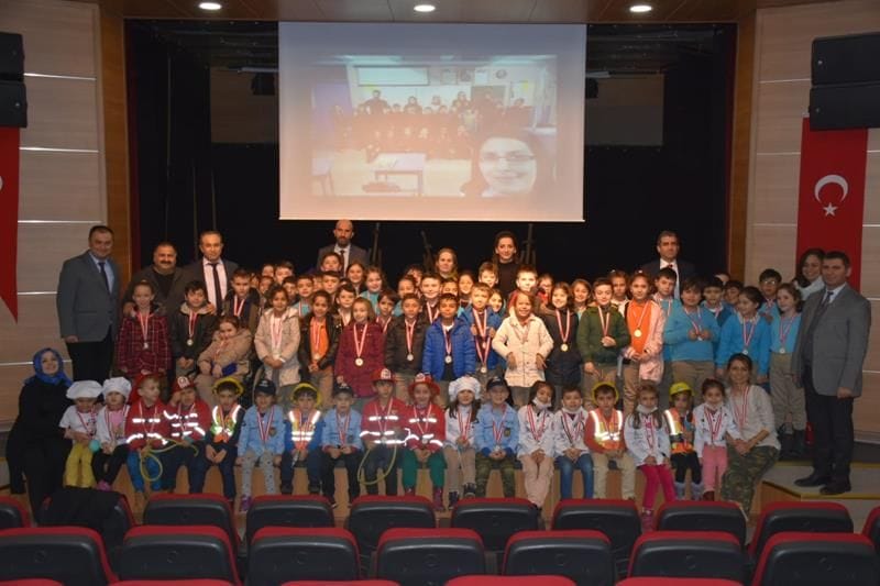 DERECEYE GİRENLERE ÖDÜL VERİLDİ