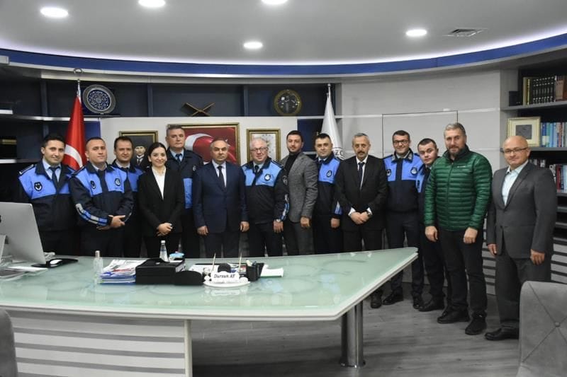 RÜTBELERİNİ BAŞKAN DURSUN AY TAKTI
