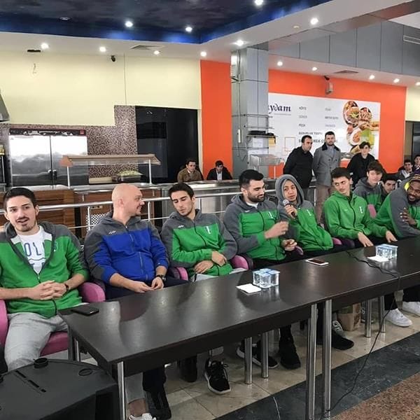 BASKETBOLCULAR ÖĞRENCİLERLE BULUŞTU