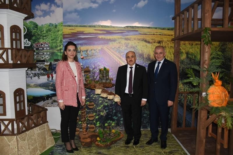 23. EMITT FUARI KAPILARINI AÇTI