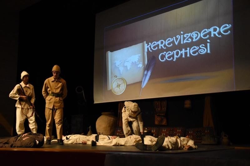 ÖĞRENCİLERİN GÖSTERİSİ HERKESİ AĞLATTI
