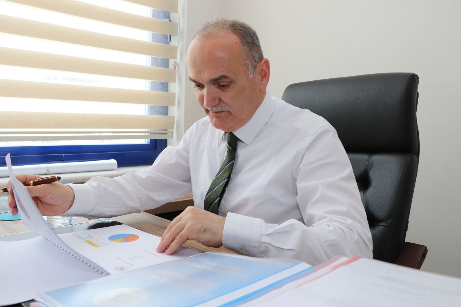 BELEDİYE ÇALIŞMALARI HAKKINDA BRİFİNG ALDI