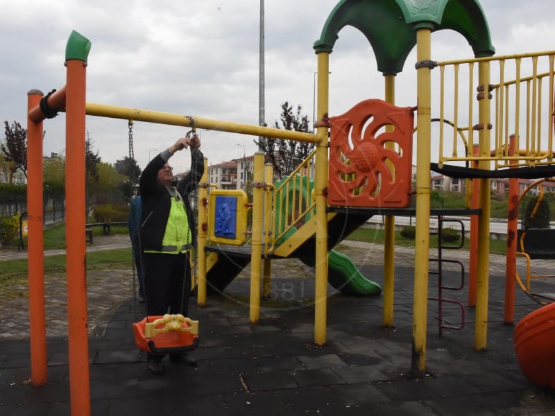 PARKLARDA BAHAR TEMİZLİĞİ