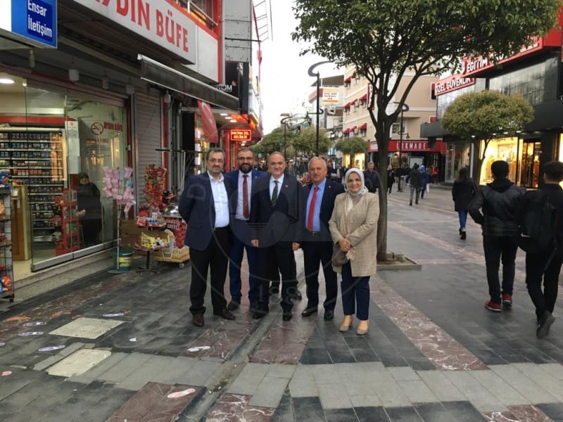 ESNAF BAŞKAN ÖZLÜ'YÜ BAĞRINA BASTI