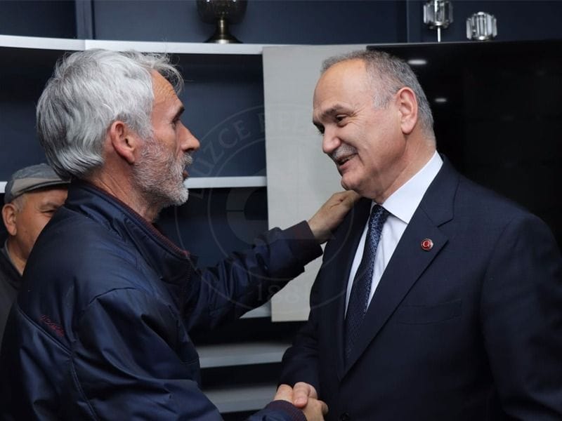 BAŞKAN ÖZLÜ VATANDAŞIN GÜVENOYUNU ALDI
