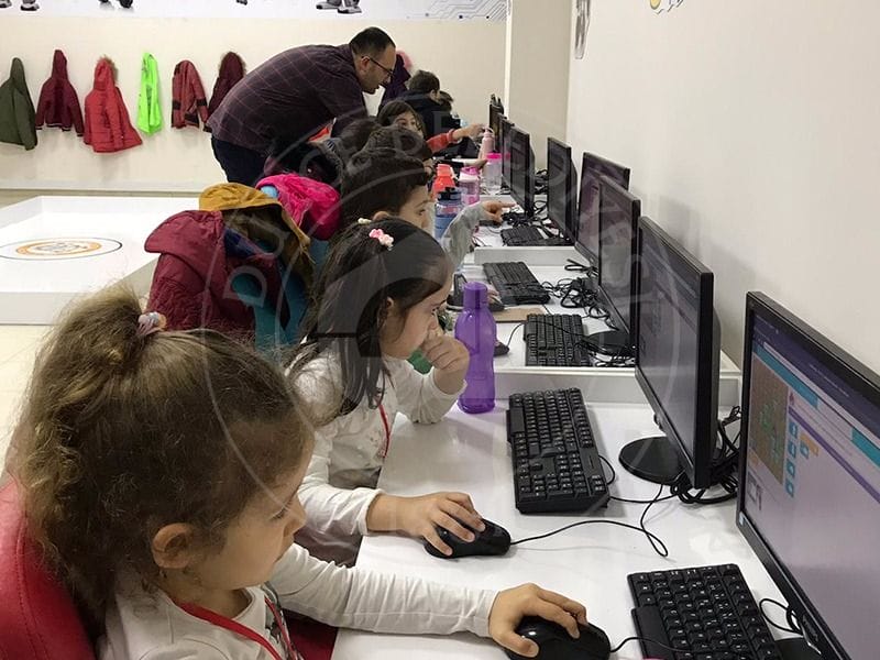 ÇOCUK KULÜBÜ KAPILARINI MİNİK ÖĞRENCİLERE AÇTI