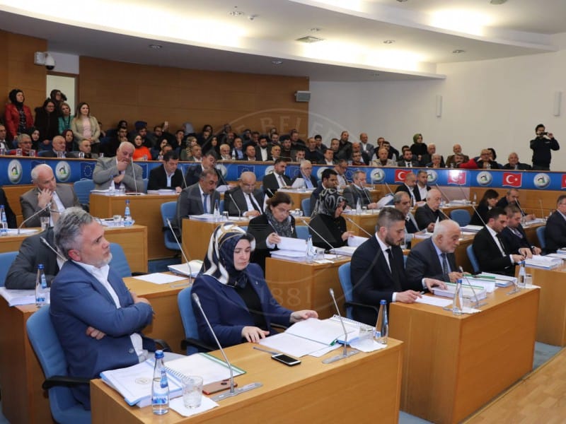 KOMİSYON ÜYELERİ HUZUR HAKKINDAN FERAGAT ETTİ