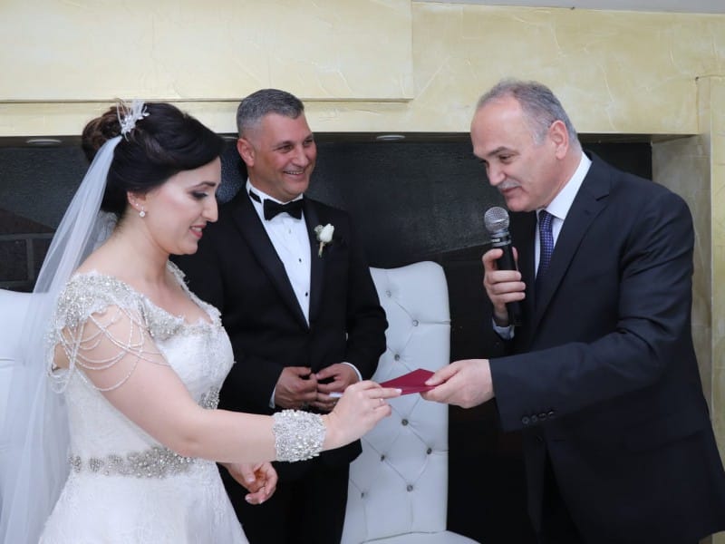 BAŞKAN ÖZLÜ MUTLULUKLARA ORTAK OLDU