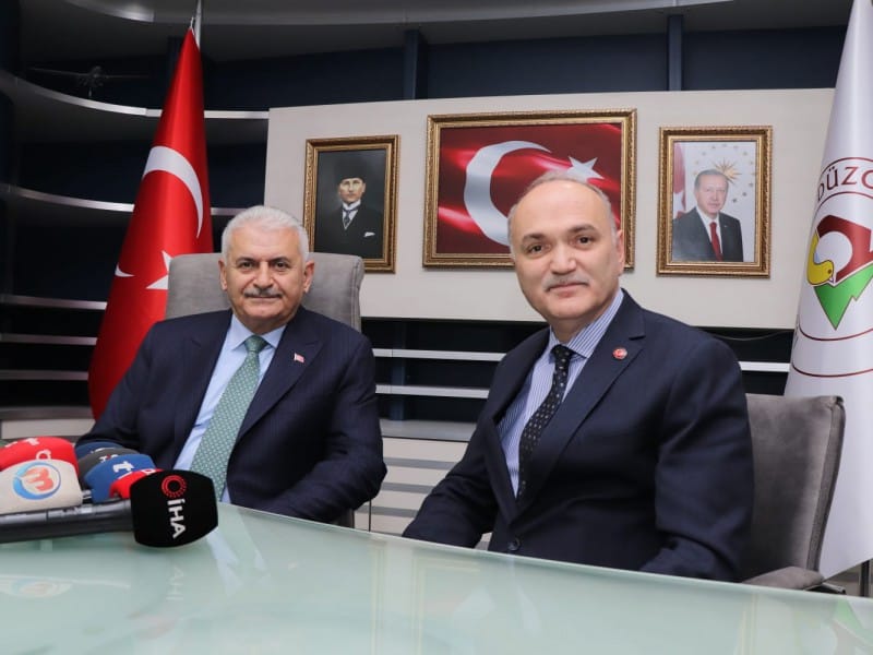 BAŞKAN ÖZLÜ'YÜ TEBRİK İÇİN DÜZCE'YE GELDİ