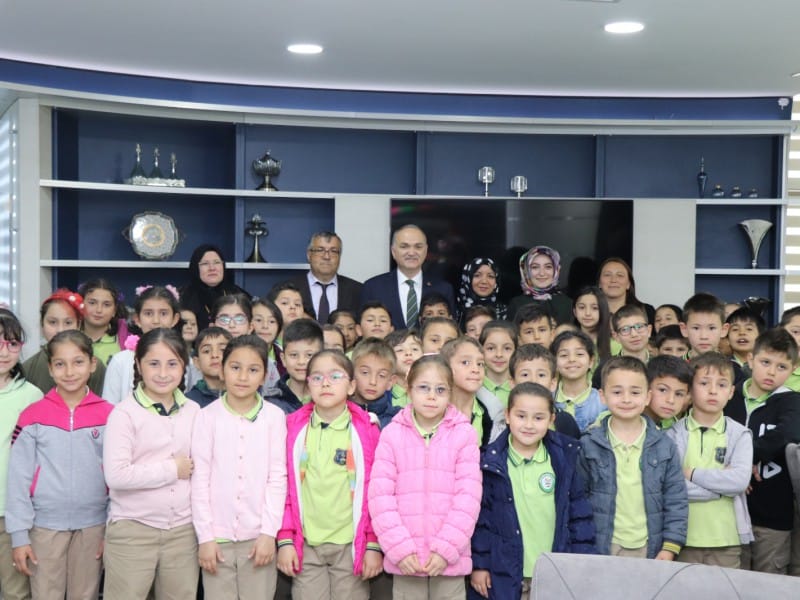 BAŞKAN ÖZLÜ KİMSEYİ GERİ ÇEVİRMİYOR