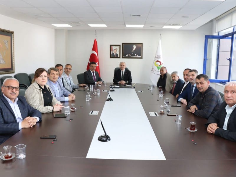 ESNAF TEMSİLCİLERİNDEN BAŞKAN ÖZLÜYE ZİYARET