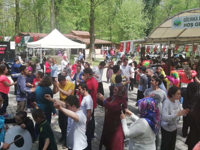 PİKNİKTE DOYASIYA EĞLENDİLER