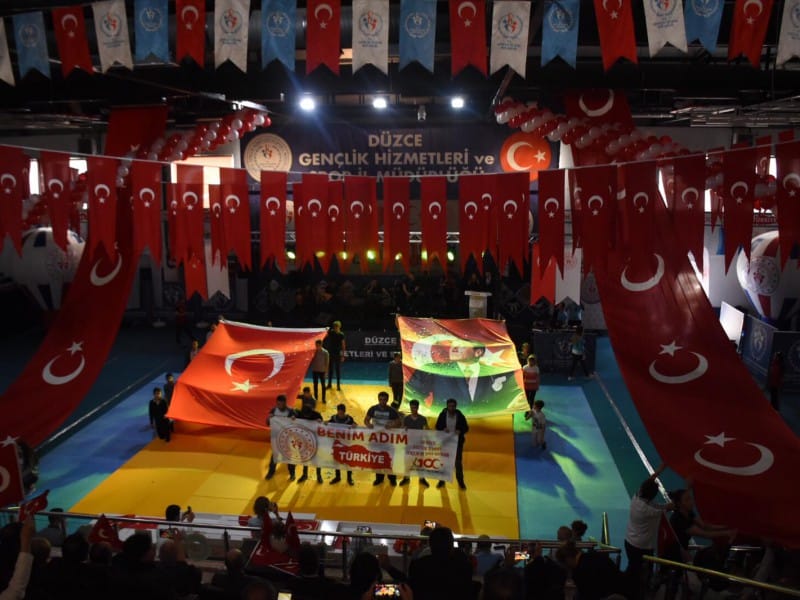 19 MAYIS DÜZCE'DE DE COŞKU İLE KUTLANDI