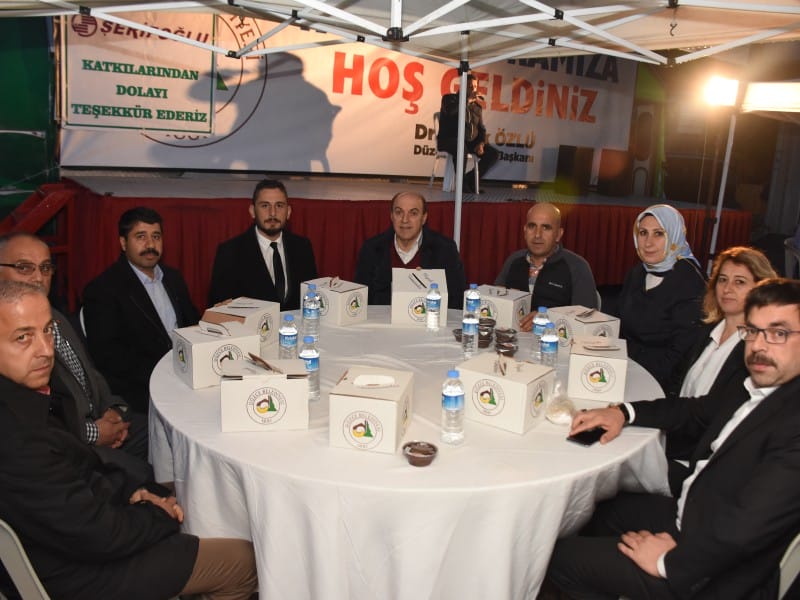 MAHALLE SAKİNLERİ İLE ORUCUNU AÇTI