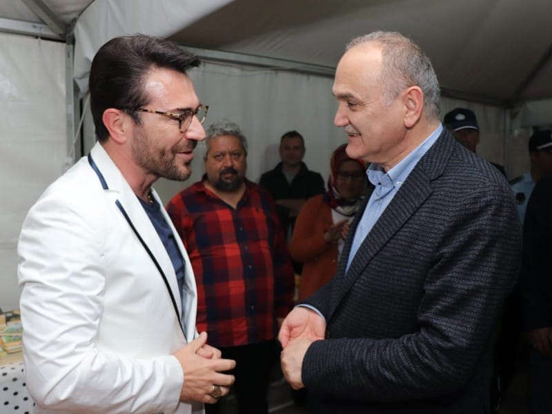 UĞUR ARSLAN'A ANITPARK'TA SEVGİ SELİ