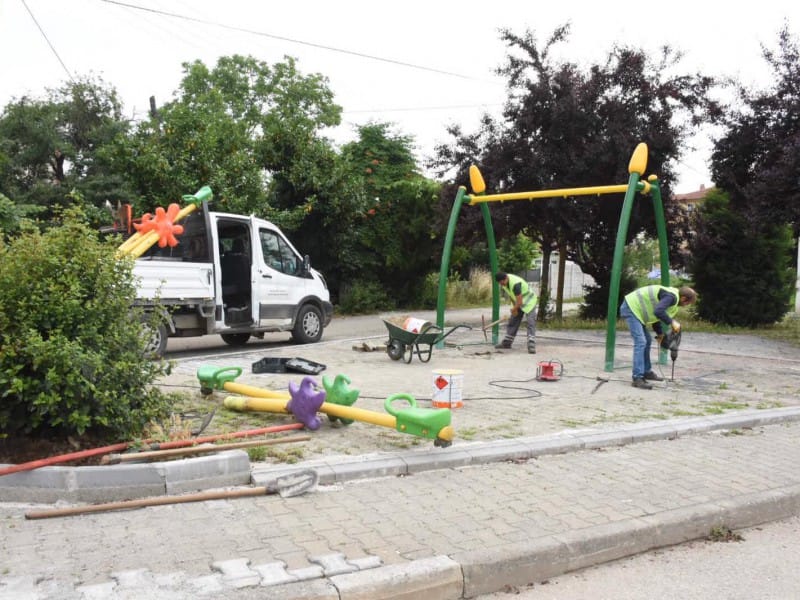 MUHTARLIK ÖNÜNE OYUN GRUBU YAPILDI