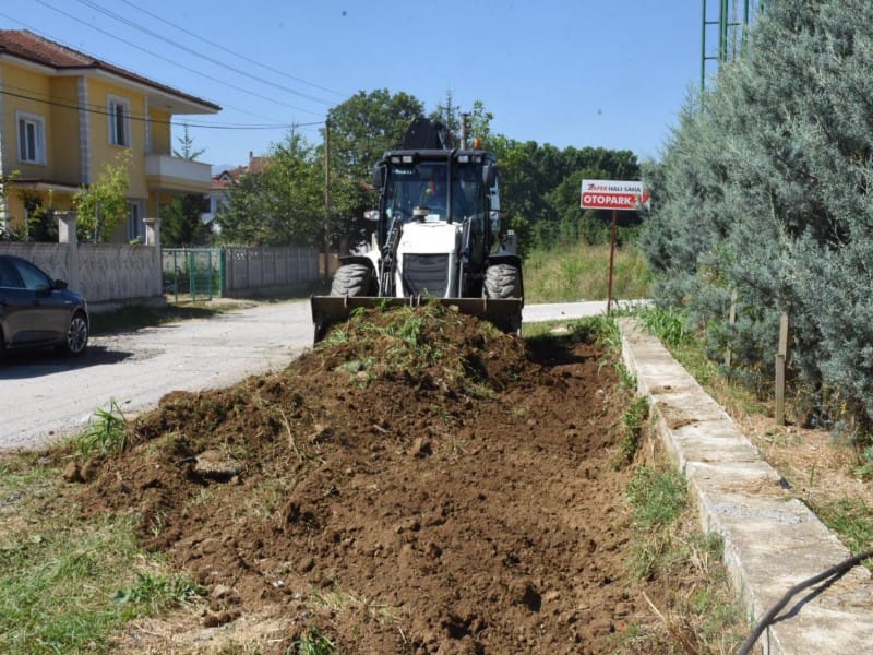 VATANDAŞ İSTEDİ BELEDİYE YOLU GENİŞLETTİ