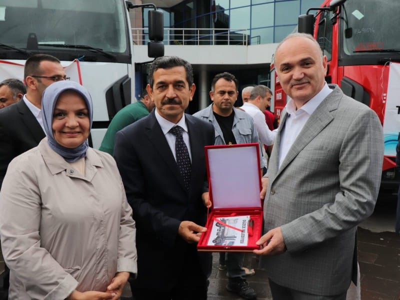 BELEDİYELER BİRLİĞİNDEN DÜZCEYE İKİ ARAÇ