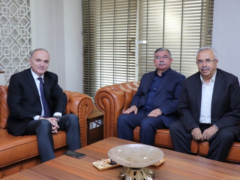 ESKİ BAKAN'DAN NEZAKET ZİYARETİ