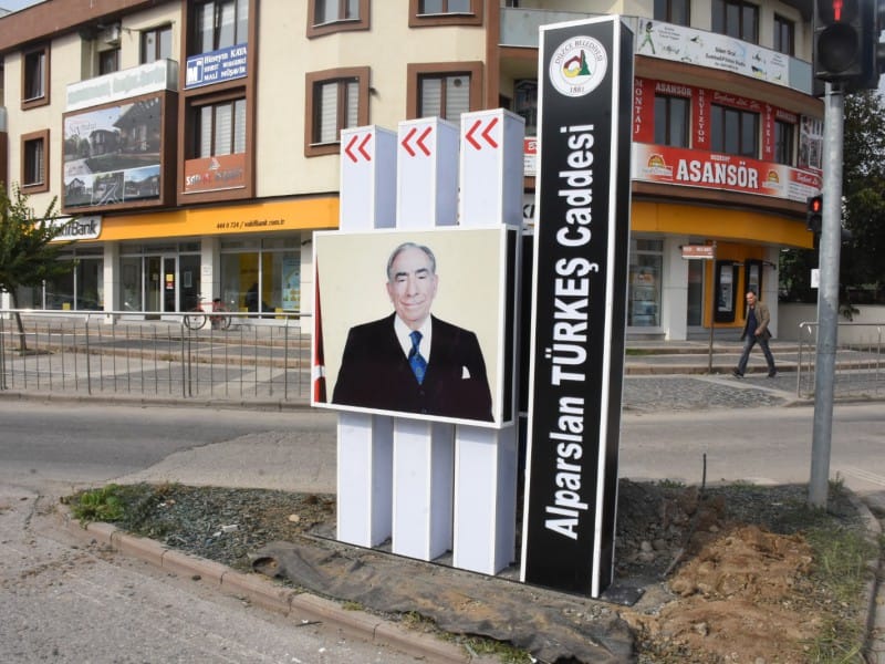 CADDEYE DEKORATİF TABELA DA TAKILDI