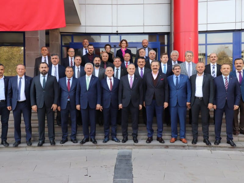 TOBB BAŞKANI BAŞKAN ÖZLÜ'YÜ ZİYARET ETTİ