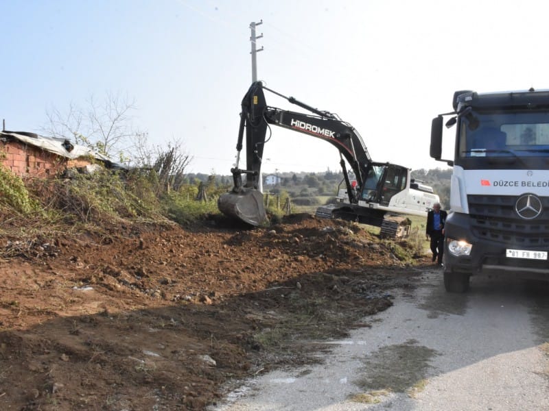 ÇAKIRLAR'DA YOL AÇMA ÇAIŞMASI