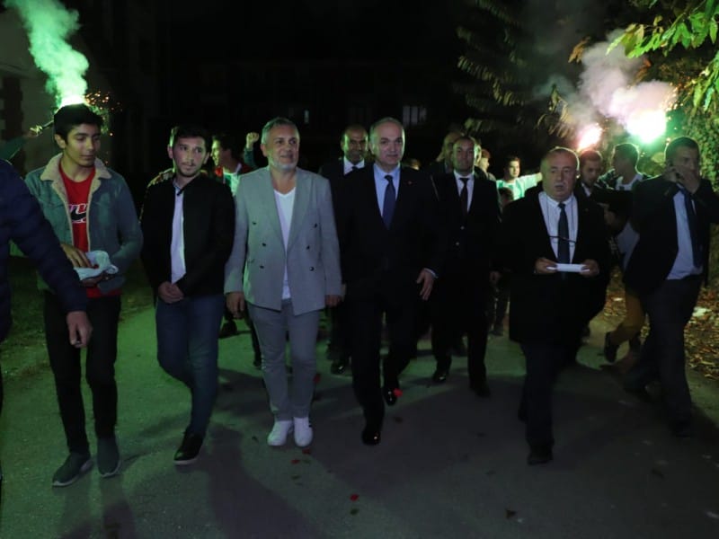 AZİZİYE MAHALLESİNİN SEVGİ GÖSTERİSİ