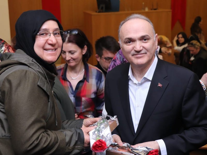 BELEDİYENİN EMEKÇİ KADINLARI İLE BİR ARAYA GELDİ