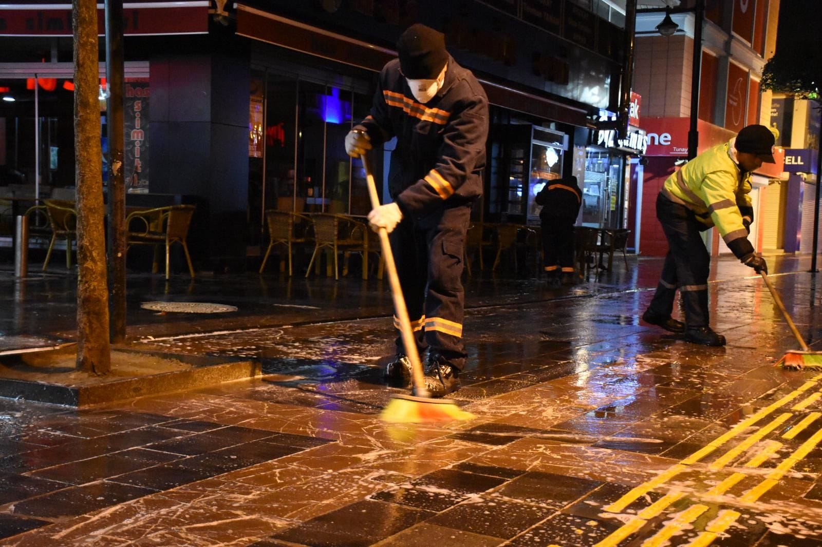 CADDE VE SOKAKLAR YIKANDI