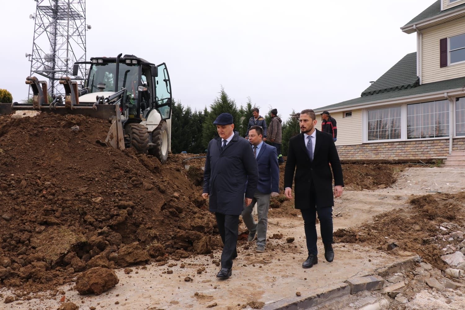 BAŞKAN ÖZLÜ PROJELERİ YAKINDAN TAKİP EDİYOR