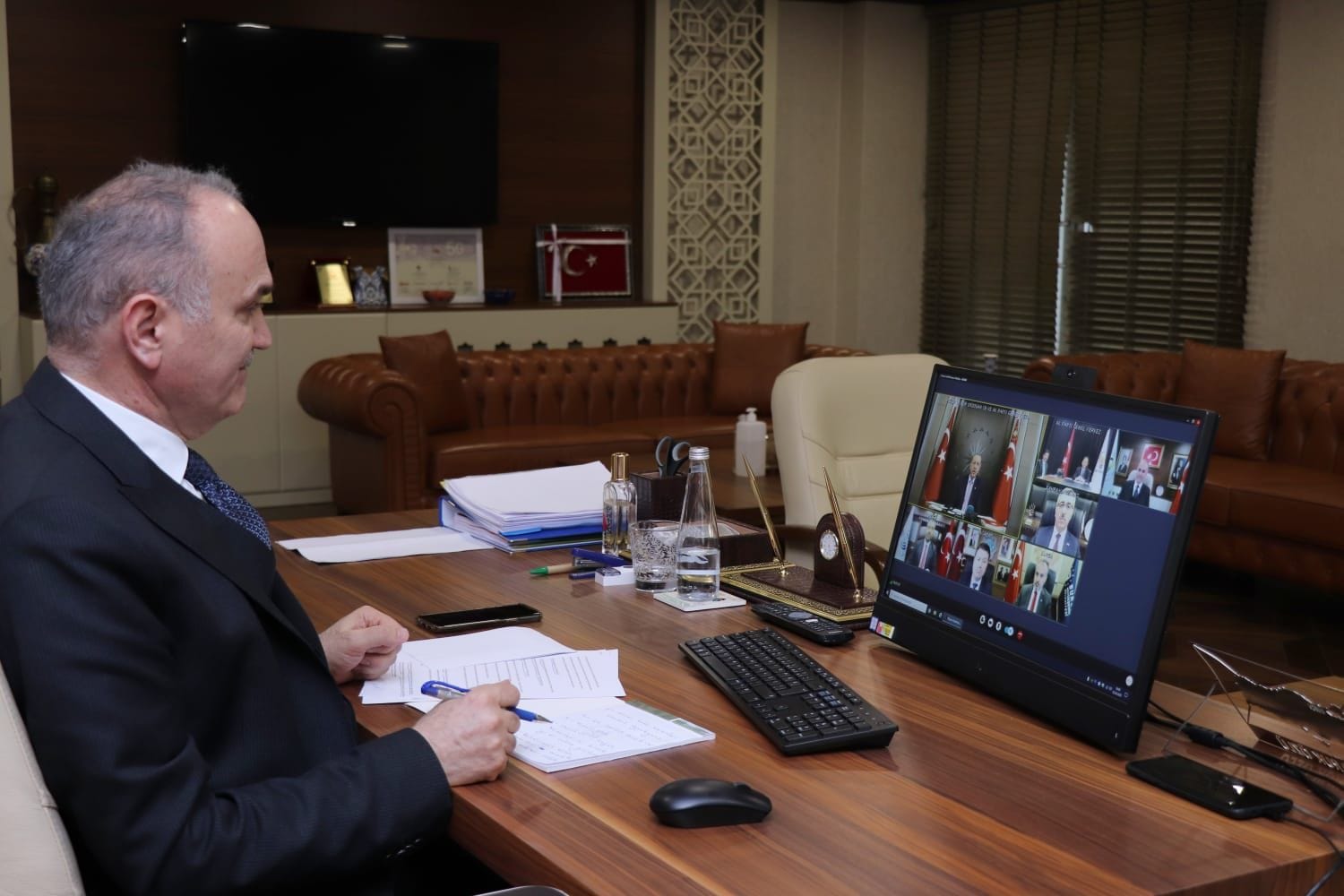 BELEDİYE BAŞKANI DR. FARUK ÖZLÜ, CUMHURBAŞKANI ERDOĞAN İLE GÖRÜŞTÜ