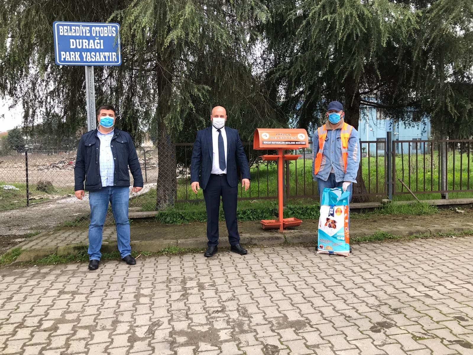 SEVİMLİ DOSTLARIMIZA DÜZENLİ MAMA VE SU DESTEĞİ