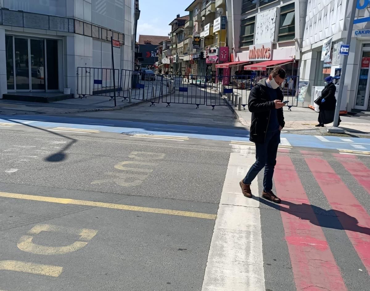 İSTANBUL CADDESİ ARAÇ TRAFİĞİNE KAPATILDI