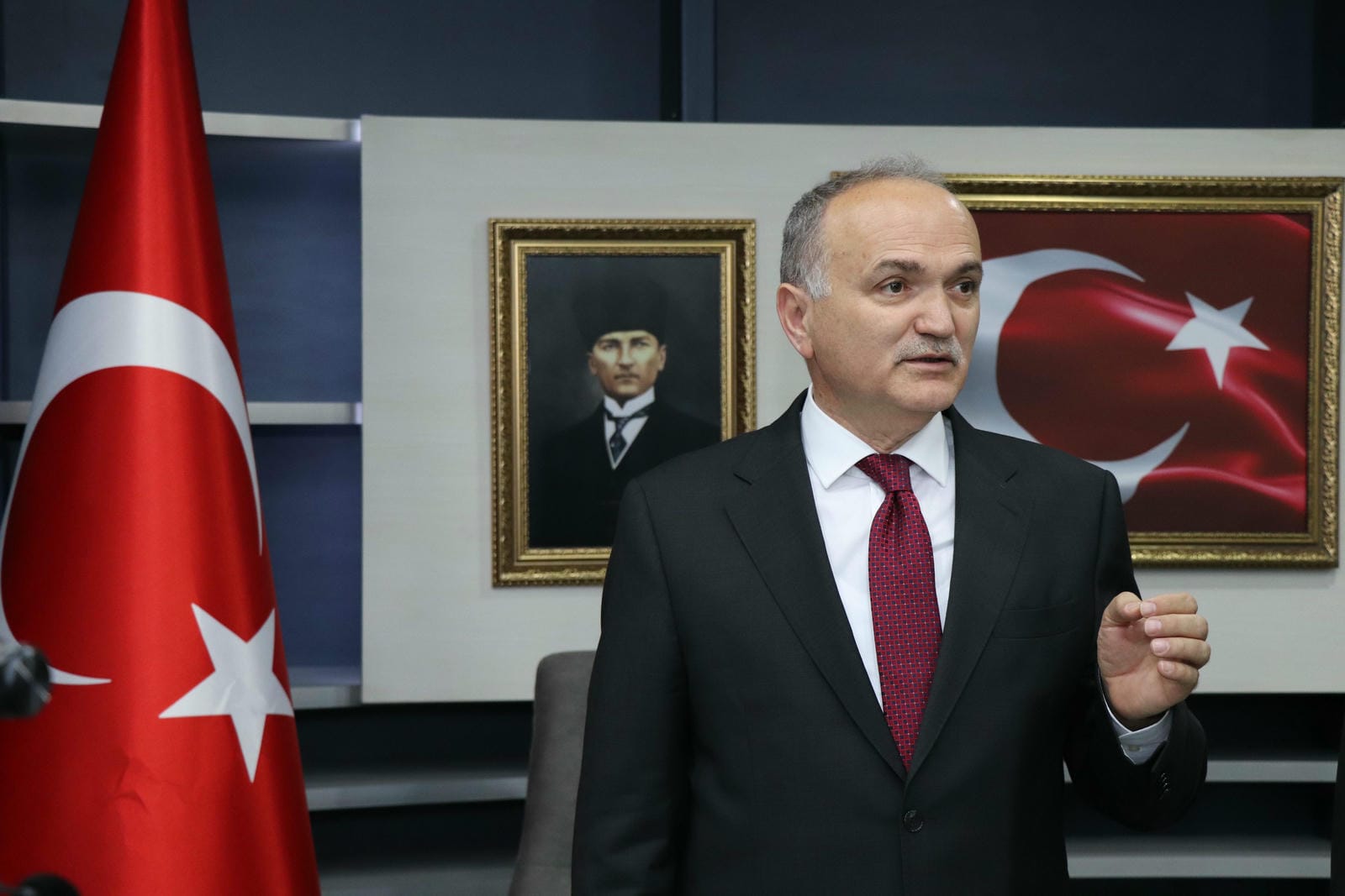 BAŞKAN DR. FARUK ÖZLÜ’DEN POLİS HAFTASI KUTLAMA MESAJI